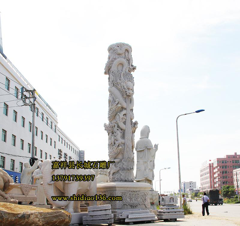 石雕龍柱的形象得益于它的威嚴(yán)，在中國(guó)的封建時(shí)代里，龍是最高權(quán)威的象征，也可以說是帝王的象征，通常也只能夠在封建王朝的皇室里面出現(xiàn)，而隨著我們現(xiàn)在社會(huì)的發(fā)展，龍也逐漸是出現(xiàn)了我們?nèi)粘５纳町?dāng)中，正是這種不可侵犯的威嚴(yán)形象賦予了龍更多的精神寄托。